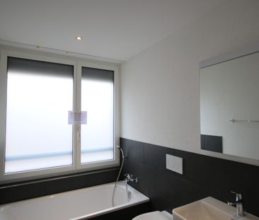 Moderne 3.5-Zimmer-Wohnung im Erdgeschoss - Photo 3