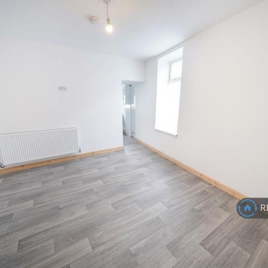 3 bedroom end of terrace house to rent - Photo 1