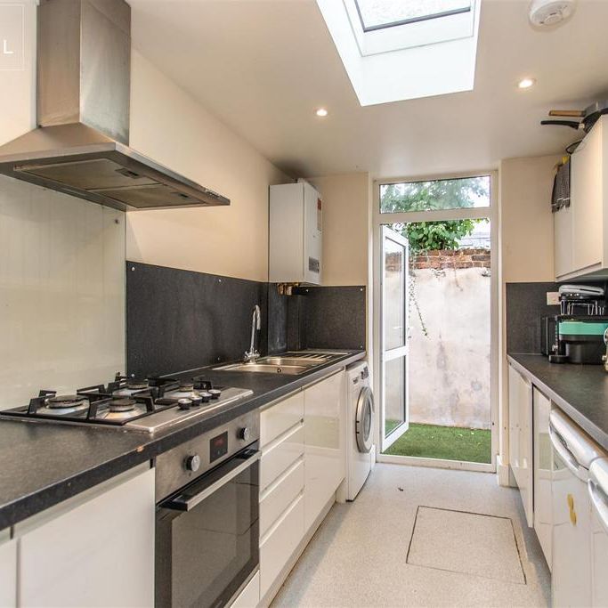 5 bedroom terraced house to rent - Photo 1