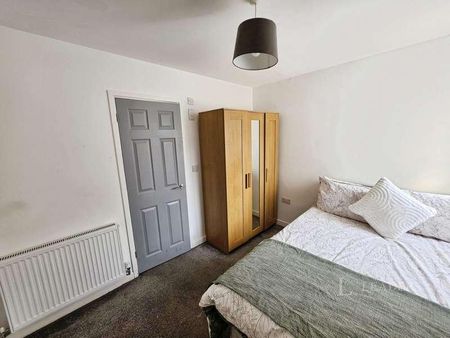 Chichester Road, Portsmouth, Hampshire, PO2 - Photo 5