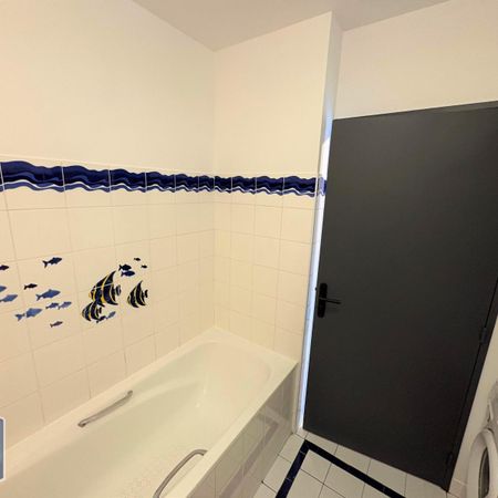 Location Appartement 1 pièce 37m² MARSEILLE 8ème - Photo 4