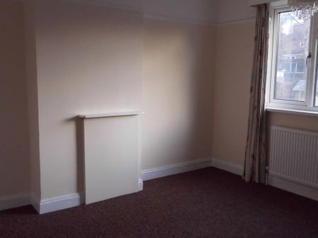 3 bedroom semi-detached house to rent - Photo 4