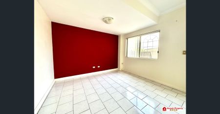 Stunning & Spacious Three-Level Townhouse Plus Study in a Quiet Street, Prime Enfield Location - Photo 3