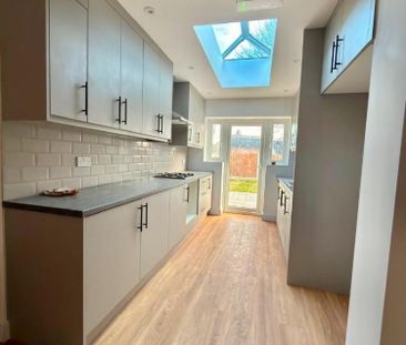 5 bedroom House To Let - Photo 6