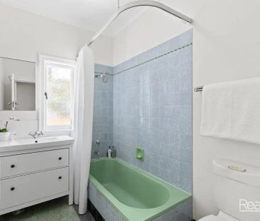 “STUNNING HOME IN PERFECT LOCATION” - Photo 5