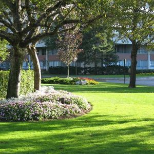 Rideau Towers - Photo 2