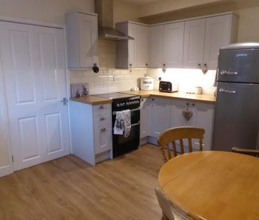 2 bedroom semi-detached house to rent - Photo 6