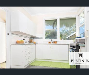 Neat & Spacious 3-Bedroom Home Minutes from Geraldton Town Centre - Photo 4