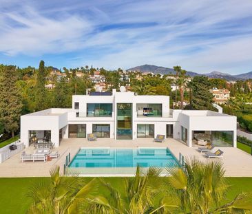7 bedroom luxury Villa for rent in Estepona, Spain - Photo 2