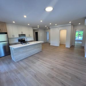 Immense 5 ½ (2 salles de bain dont 1 dans la chambre des maîtres) - Photo 2