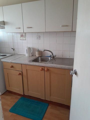 1 Bed Flat, Cowcaddeans, G4 - Photo 2