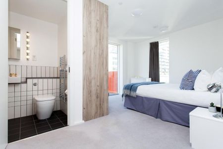 3 bedroom flat to rent - Photo 5