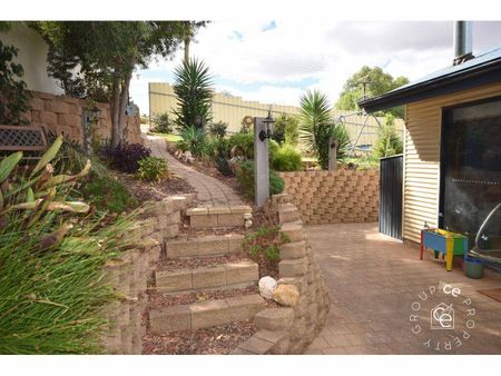 Modern & Spacious Family Home - Photo 2