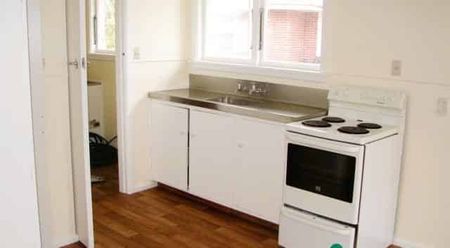 Warm Sunny Family Home - Photo 4