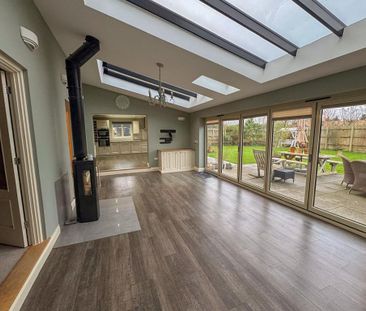 4 bedroom detached house to rent - Photo 1