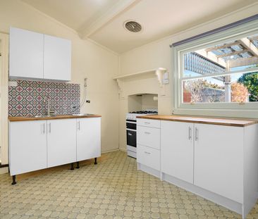 Charming 3 Bedroom Weatherboard Home in Cheltenham - Photo 4