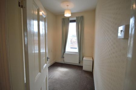 3 bedroom flat to rent - Photo 3