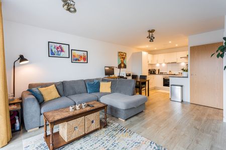 West Green Drive, Crawley, RH11 - Photo 3