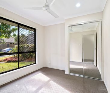 Spacious 4-Bedroom Family Home in Prime Griffin Location - Photo 1