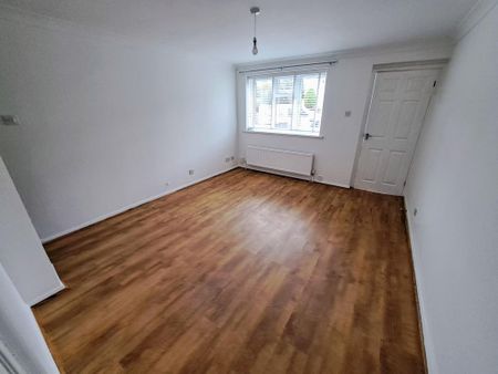 2 bedroom semi-detached house to rent - Photo 2