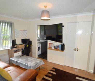 Worcester Gardens, Slough, Berkshire,SL1 - Photo 2