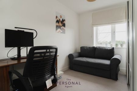Aurora House Ceres Cresant Epsom Surrey, Epsom - Photo 5