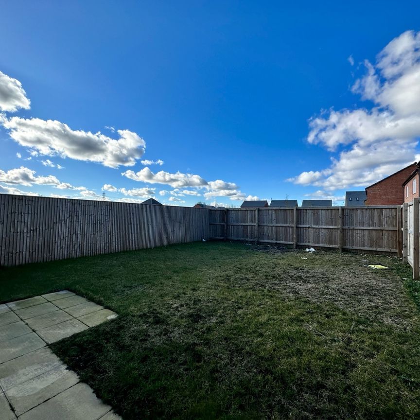 3 bedroom semi-detached house to rent - Photo 1