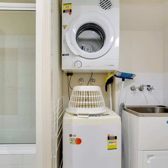 CAIRNS CITY APARTMENT, IN SOUGHT AFTER COMPLEX! - Photo 1