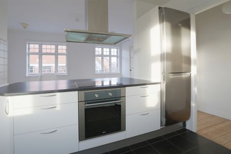 Stor 5-værelses i smuk hjørneejendom i midtbyen - Photo 3