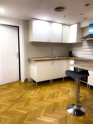 Carrer de Calvet, Barcelona, Catalonia 08021 - Photo 1