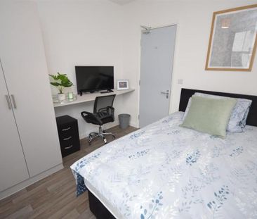 1 bedroom in a house share to rent - Photo 2