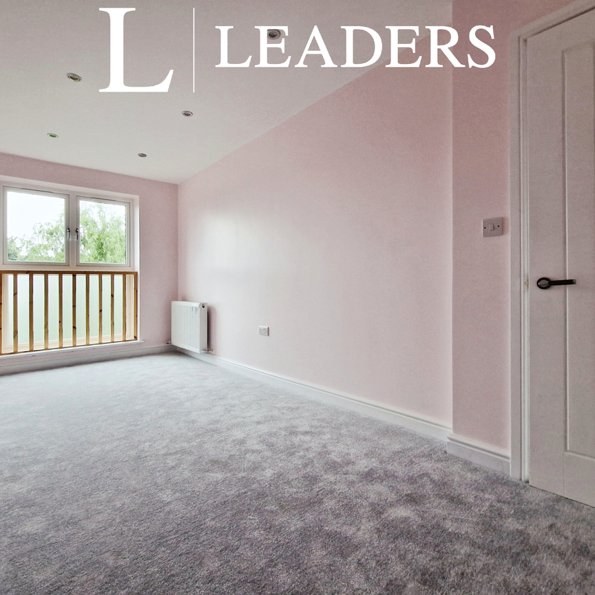 4 bedroom house to rent Station Approach, SS8 - Photo 1