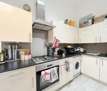 3 bedroom flat to rent - Photo 2