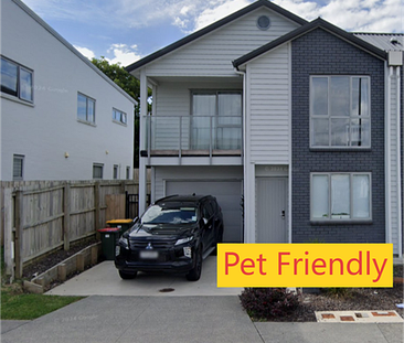 Lovely townhouse with a spacious backyard - Photo 2