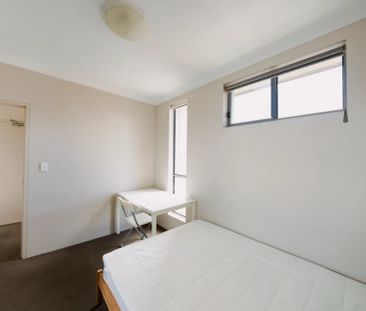 1 bed 1 bath - Photo 3