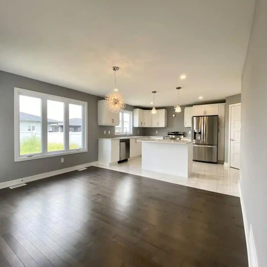 For Lease - 187 Hybrid Street, Russell, Ontario - Photo 1