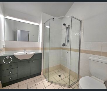 Private, Spacious & Central – 2-Bedroom Fully Air Conditioned Apart... - Photo 6