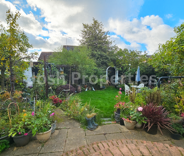 3 bedroom detached bungalow to rent - Photo 2