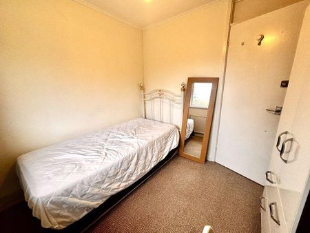 4 bedroom terraced house to rent - Photo 3