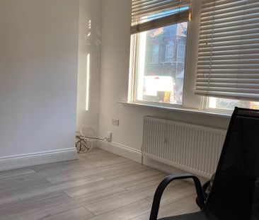 3 Bed Terraced House, Boxley Street, E16 - Photo 5