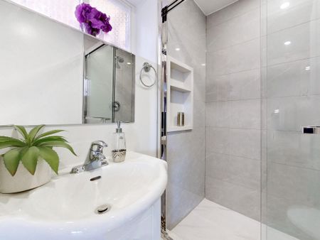 For Lease - 47 Lowe Boulevard, Newmarket, Ontario - Photo 3