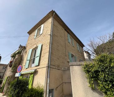 Location Maison 4 pièces 90m² GALLARGUES LE MONTUEUX 30660 - Photo 2