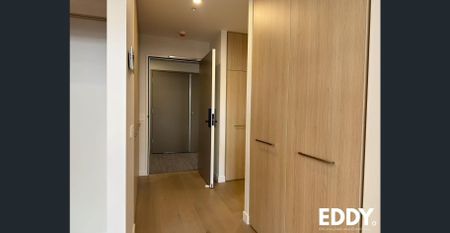 Brand New Studio | Like 1 Bedroom Apartment | Timber Floor | Quiet | Secure | Downstairs Supermarket | Walk to Train Station | Close to USYD & CBD - Photo 2