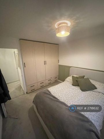 2 bedroom semi-detached house to rent - Photo 4