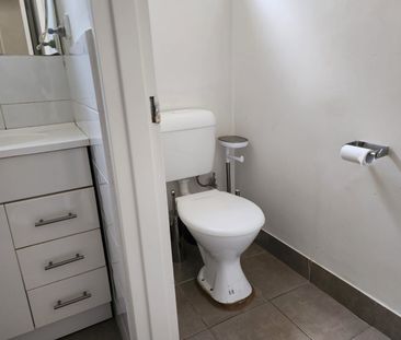 St Kilda East - Photo 4