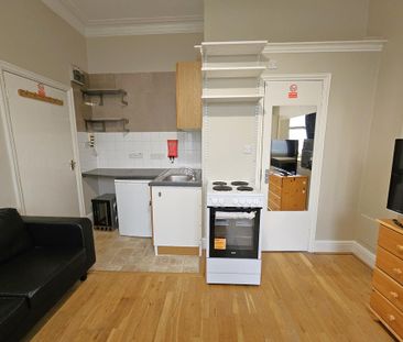 Studio to rent - Photo 2