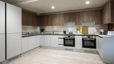 1 bedroom in a flat share to rent - Photo 4