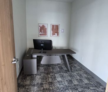 Luxury 2-Bed Corner Suite with Unmatched Lake & City Views – The Eli - Photo 2