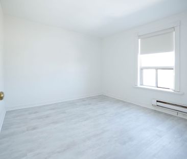 For Lease - 37 Holland Street Unit# 3, Bradford West Gwillimbury, O... - Photo 2