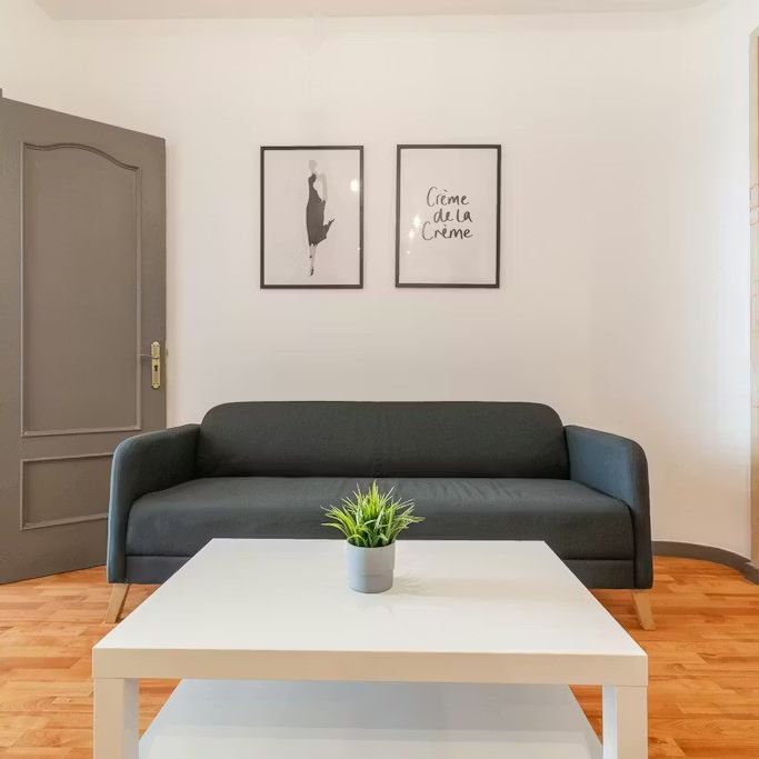 Ronda de la Universitat, Barcelona, Catalonia 08007 - Foto 1